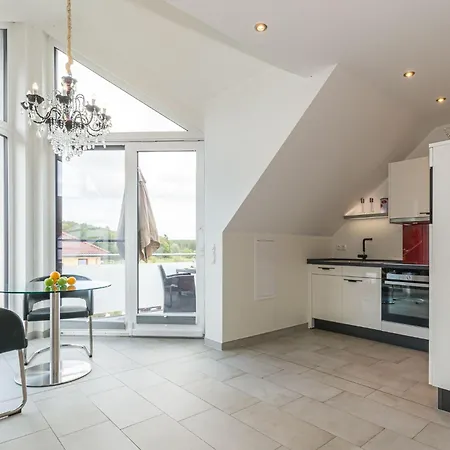 Lifestyle _ Honeymoon_suite *